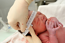 Bébé est né : tout savoir sur les premiers soins !