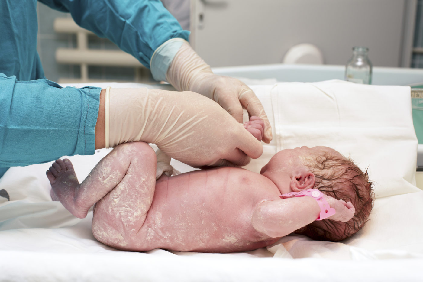 Bébé est né : tout savoir sur les premiers soins !