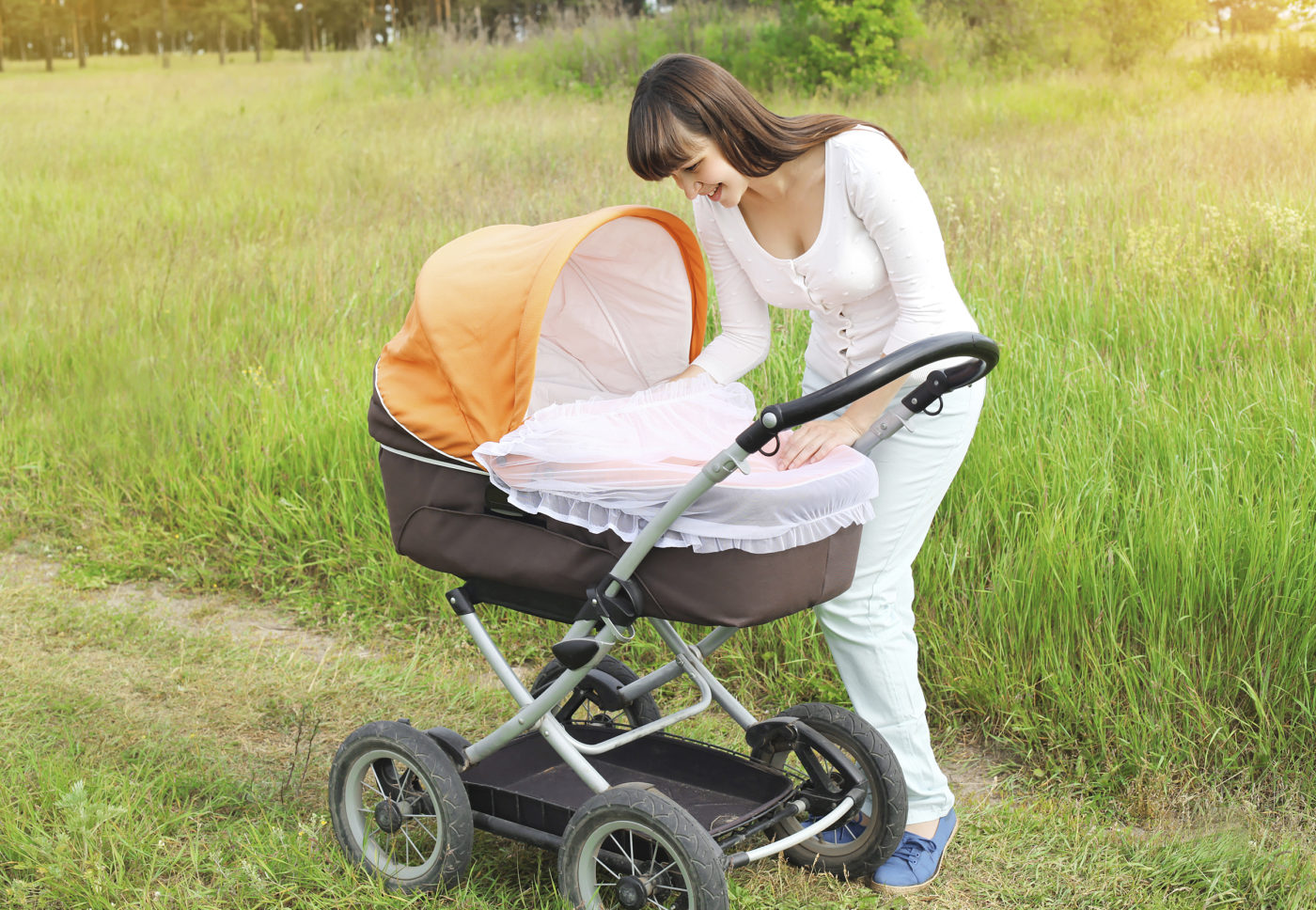 Comment choisir la poussette bébé adaptée pour une promenade ?
