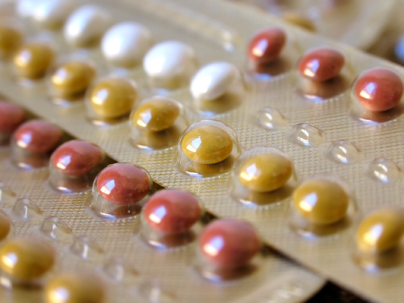 Contraception hormonale : avantages et inconvénients des pilules ...